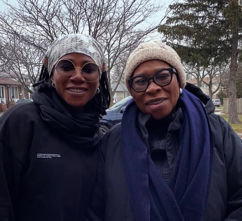 Singer Aṣa loses mother