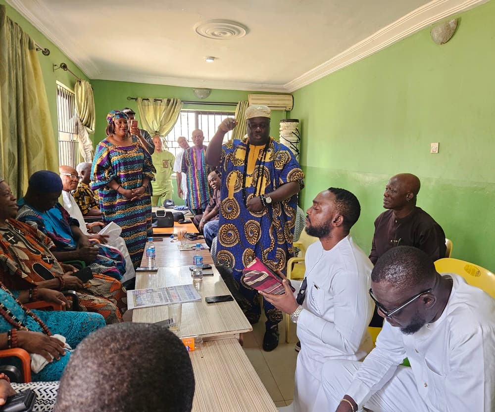 2027: APC aspirant Fadairo seeks royal blessing for Akure Reps seat