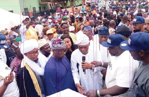 Igbogbo-Baiyeku inaugurates roads with solar streetlights