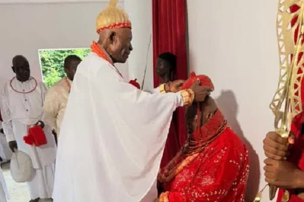 Dafinone, other dignitaries attend Staff of Office presentation to 14th Ohworode of Olomu