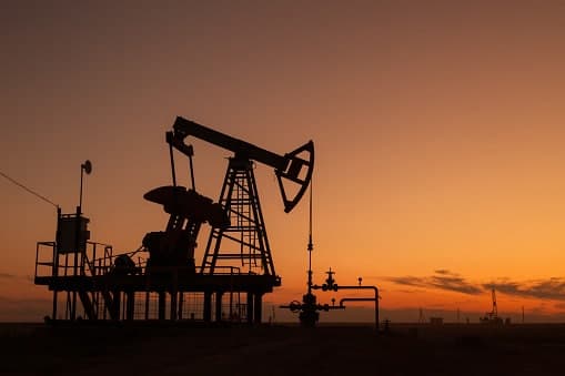 Managing oil windfall and its vulnerability