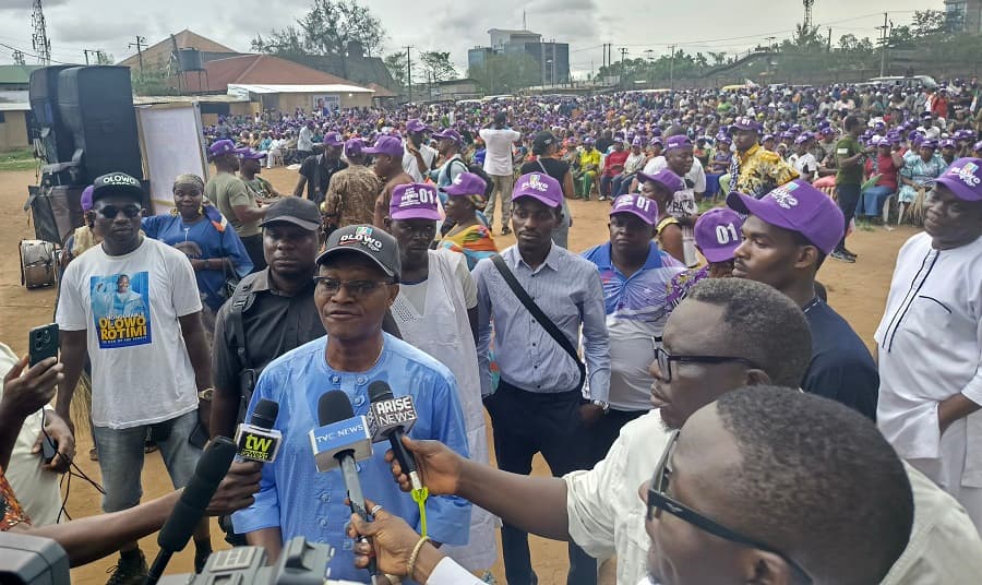 Olowo pledges scholarships, N50,000 elderly stipends in Reps bid